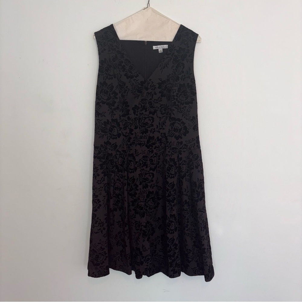 Simply Liliana Sleeveless Floral Black Midi Dress
